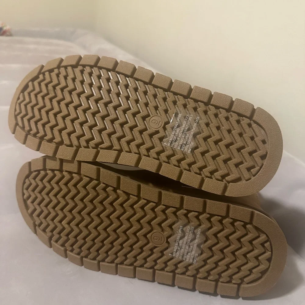 Women’s  Tan Memory Foam Boots - Picture 3 of 4